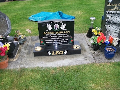 -SADDLE HEADSTONE ON STANDARD BASE